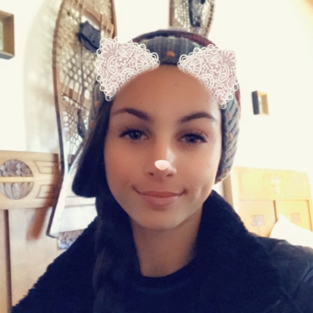 Meet your Posher, Camila